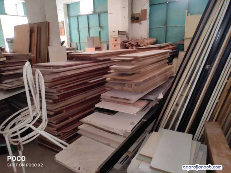 للبيع مستودع يحتوي على اثاث