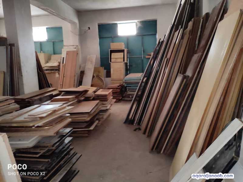 للبيع مستودع يحتوي على اثاث