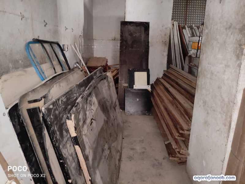 للبيع مستودع يحتوي على اثاث