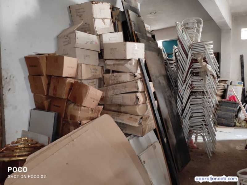 للبيع مستودع يحتوي على اثاث