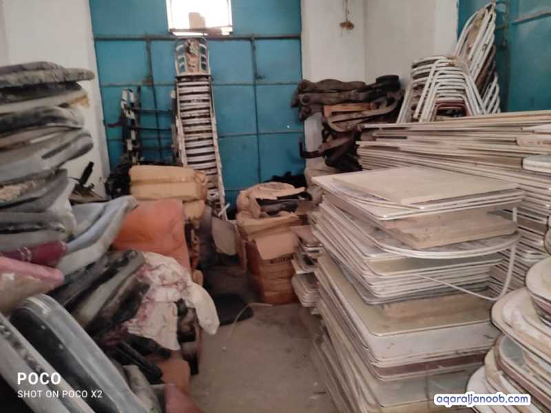 للبيع مستودع يحتوي على اثاث