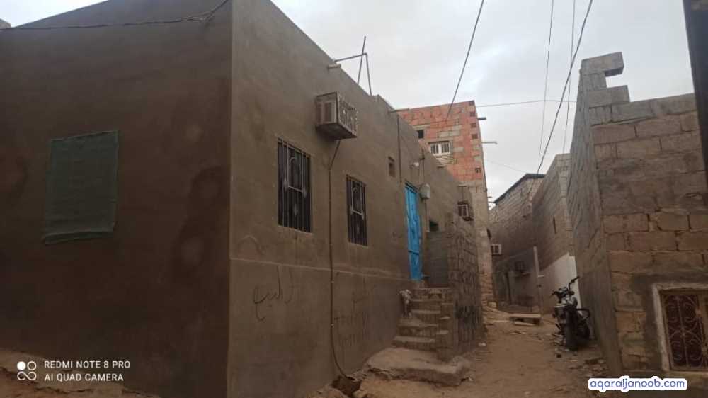 بيت شعبي مع أرض تابعه